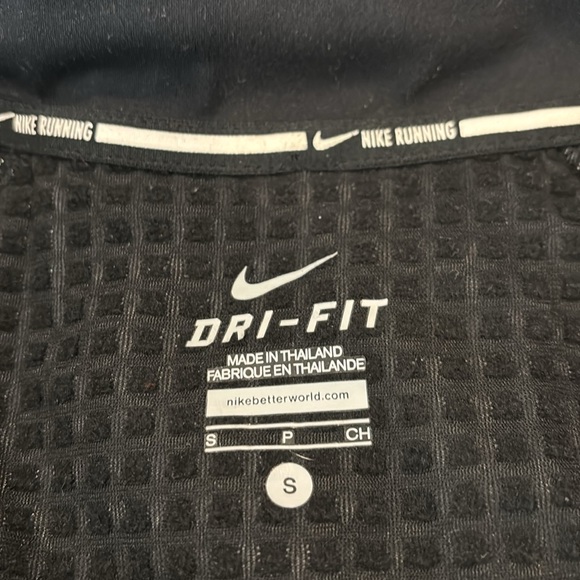 Nike DRI-FIT running jacket - Picture 6 of 7